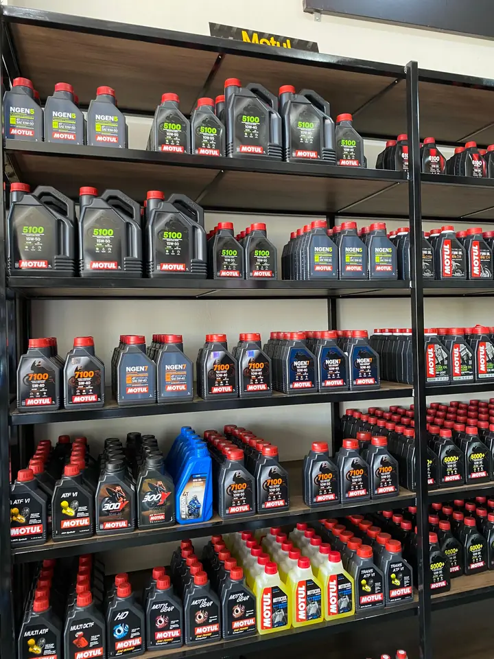 Estante de óleos lubrificantes Motul